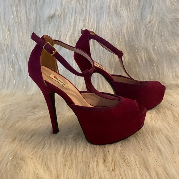 Olsenboye Faux Suede Platform T-Strap Heel Fuchsia - Picture 2 of 5